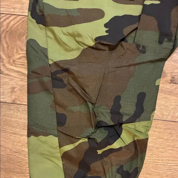 NEW DSQUARED2 Camouflage Cargo Pants - Olive and Black
